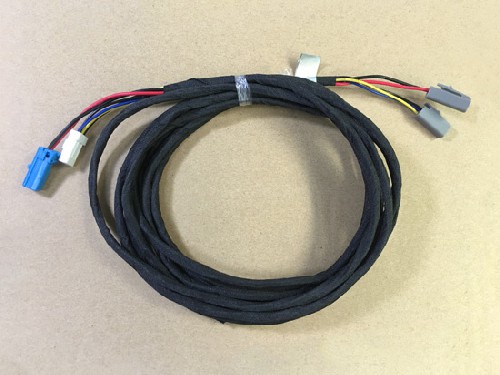 电动尾门上吸锁线束