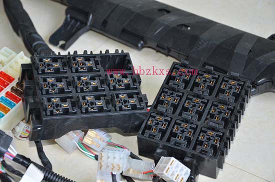 欧曼汽车线束插头