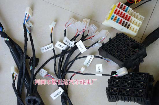 欧曼汽车线束插头