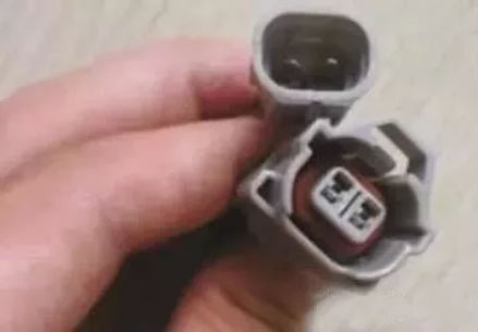 汽车线束插接器