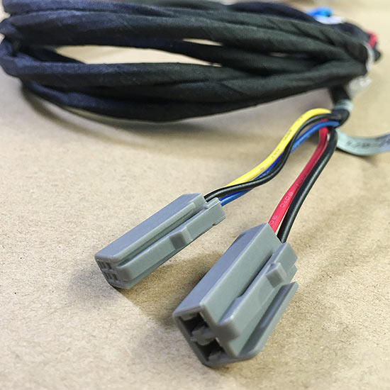 电动尾门上吸锁线束