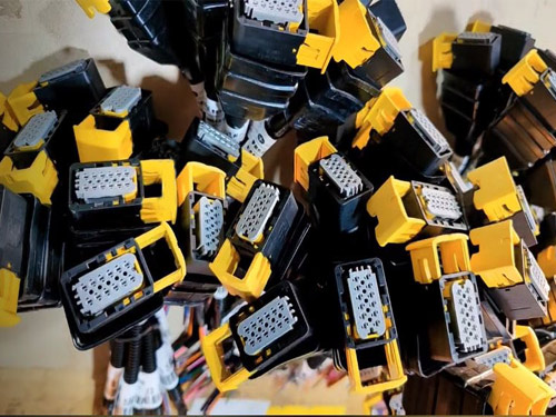 博世2.26.5尿素泵原厂插头